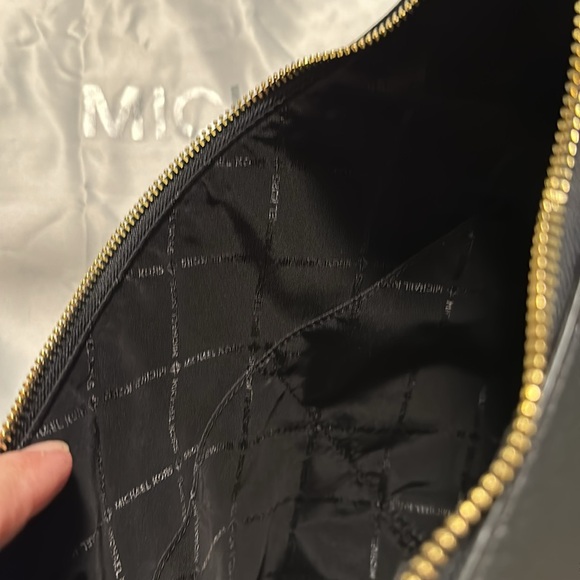 Michael Kors black handbags - Picture 7 of 13